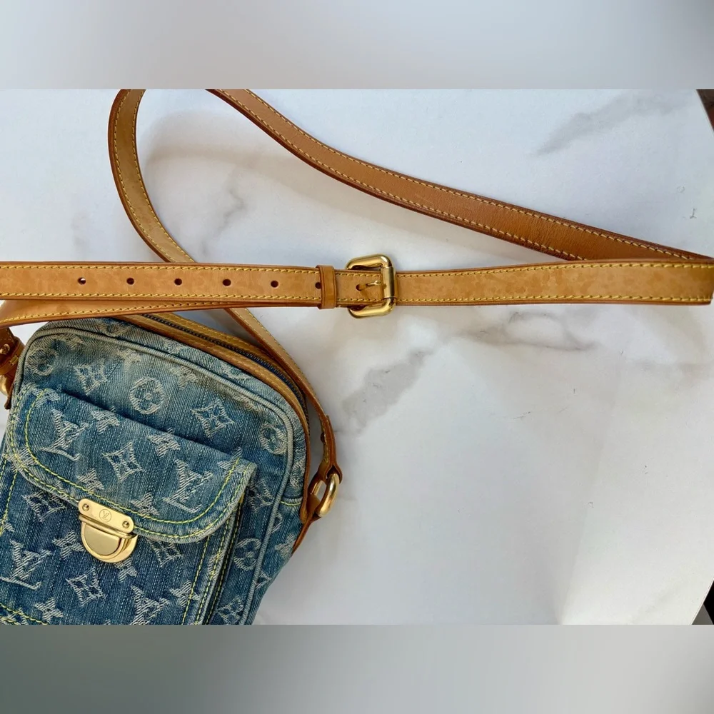 Louis Vuitton Monogram Denim Camera Bag - Picture 11 of 15